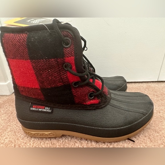 Canadiana Thinsulate Waterproof Winter Boots - Picture 2 of 3